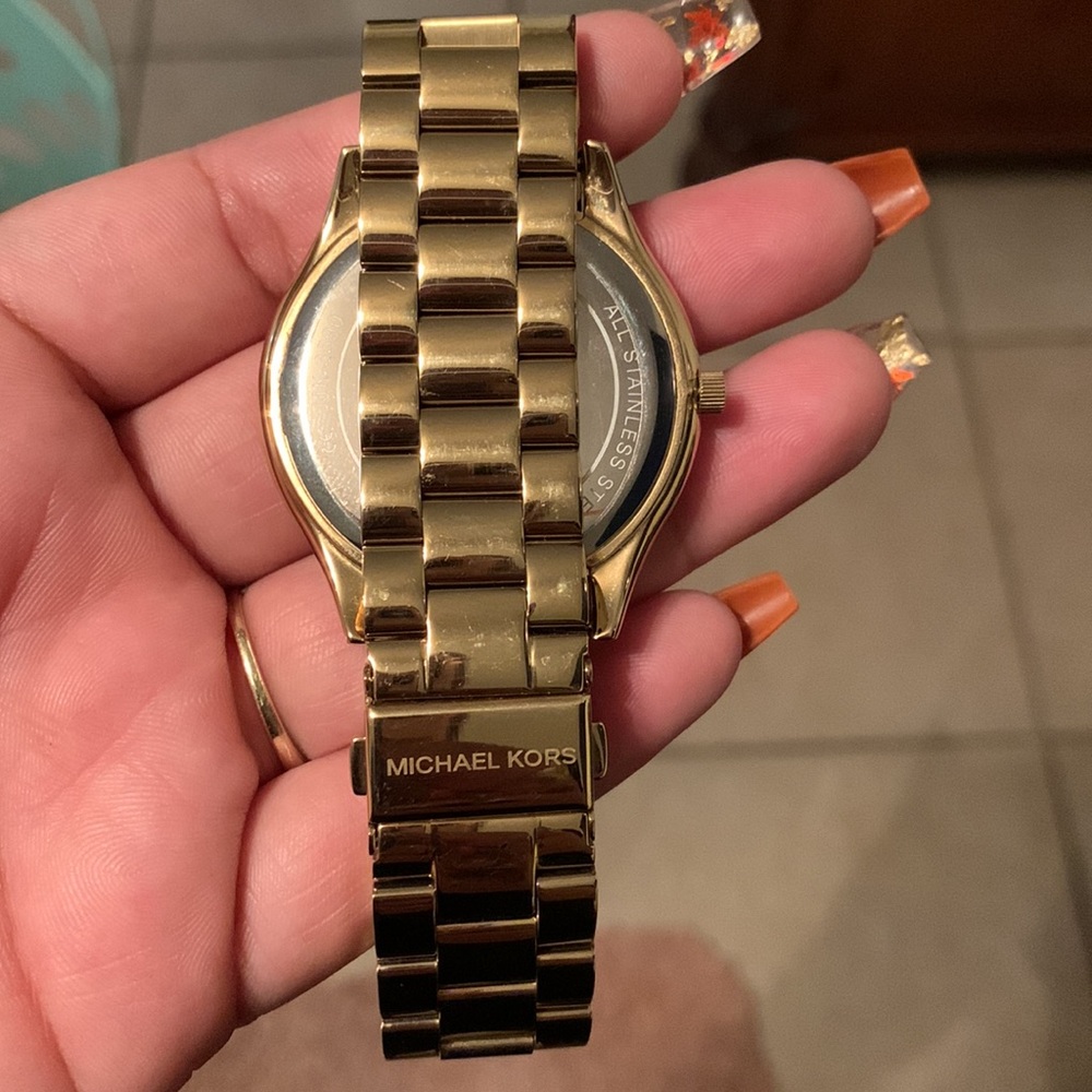 Women Michael Kors Watch - Picture 2 of 3